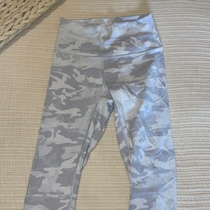 Lululemon Wunder Under Size 6